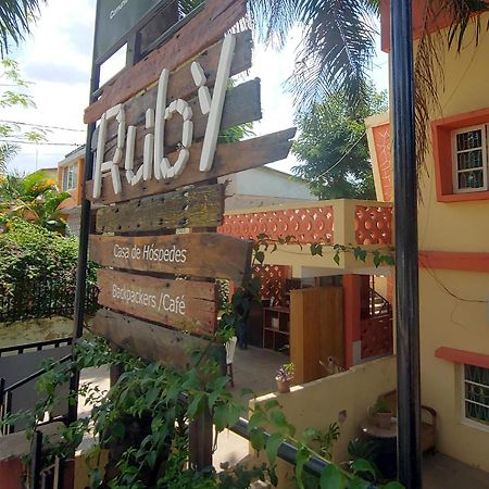 Ruby - Casa De Hospedes - Backpackers Нампула Екстер'єр фото